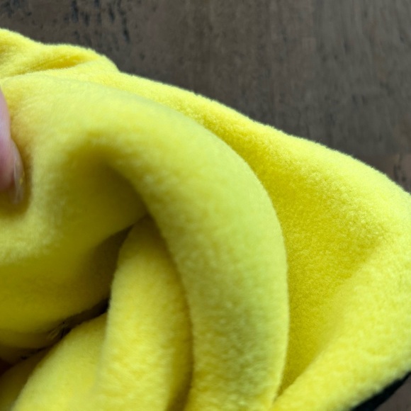 Minions Brand New winter hat with matching mittens - Picture 4 of 4